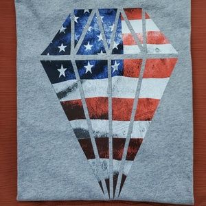 PATRIOTIC DIAMOND GRAPHIC TEE